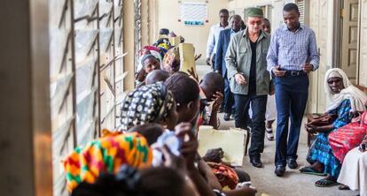 Bono en el Tema Clinic de Accra, en Ghana en 2013.