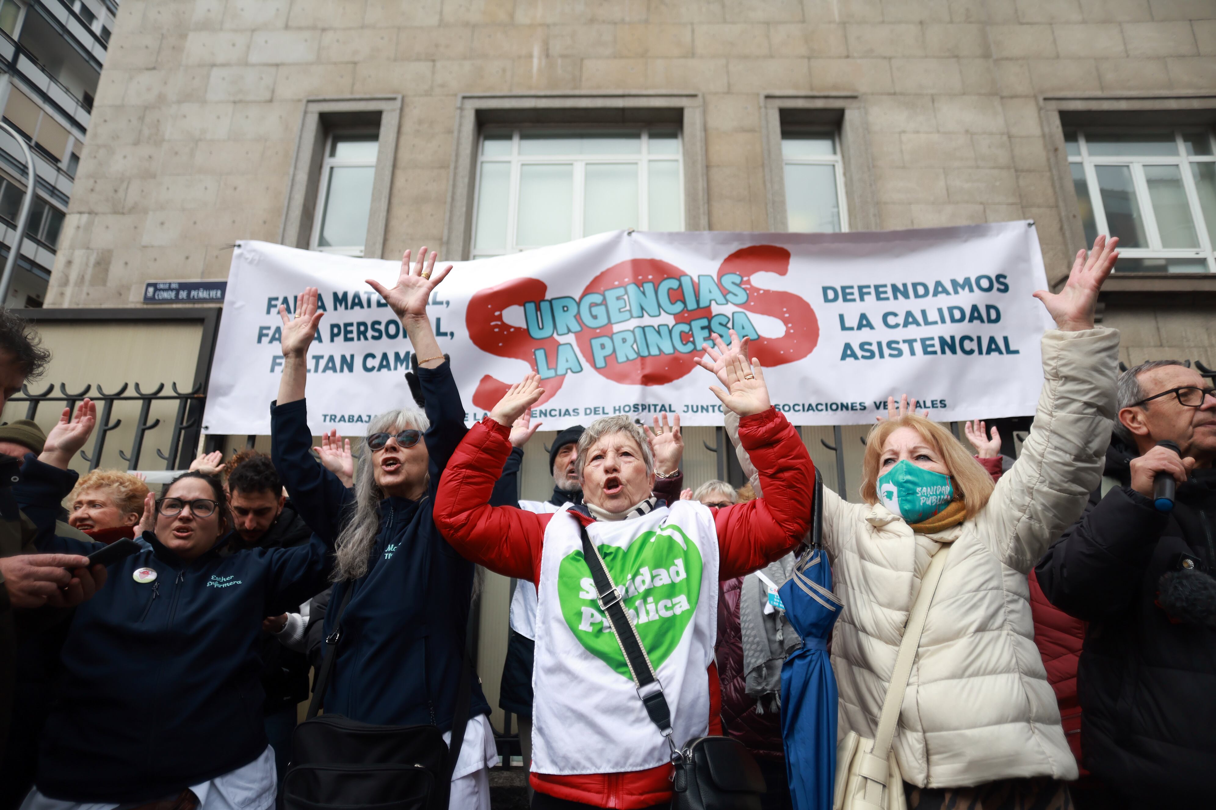 Protesta de vecinos y trabajadores del Hospital de la Princesa por eldeteriore de las condiciones de trabajadores y pacientes