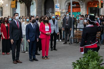 El president Pere Aragonès, junto con Jordi Puigneró y Laura Vilagrà, en la ofrenda floral a Rafael Casanova de la Diada.
