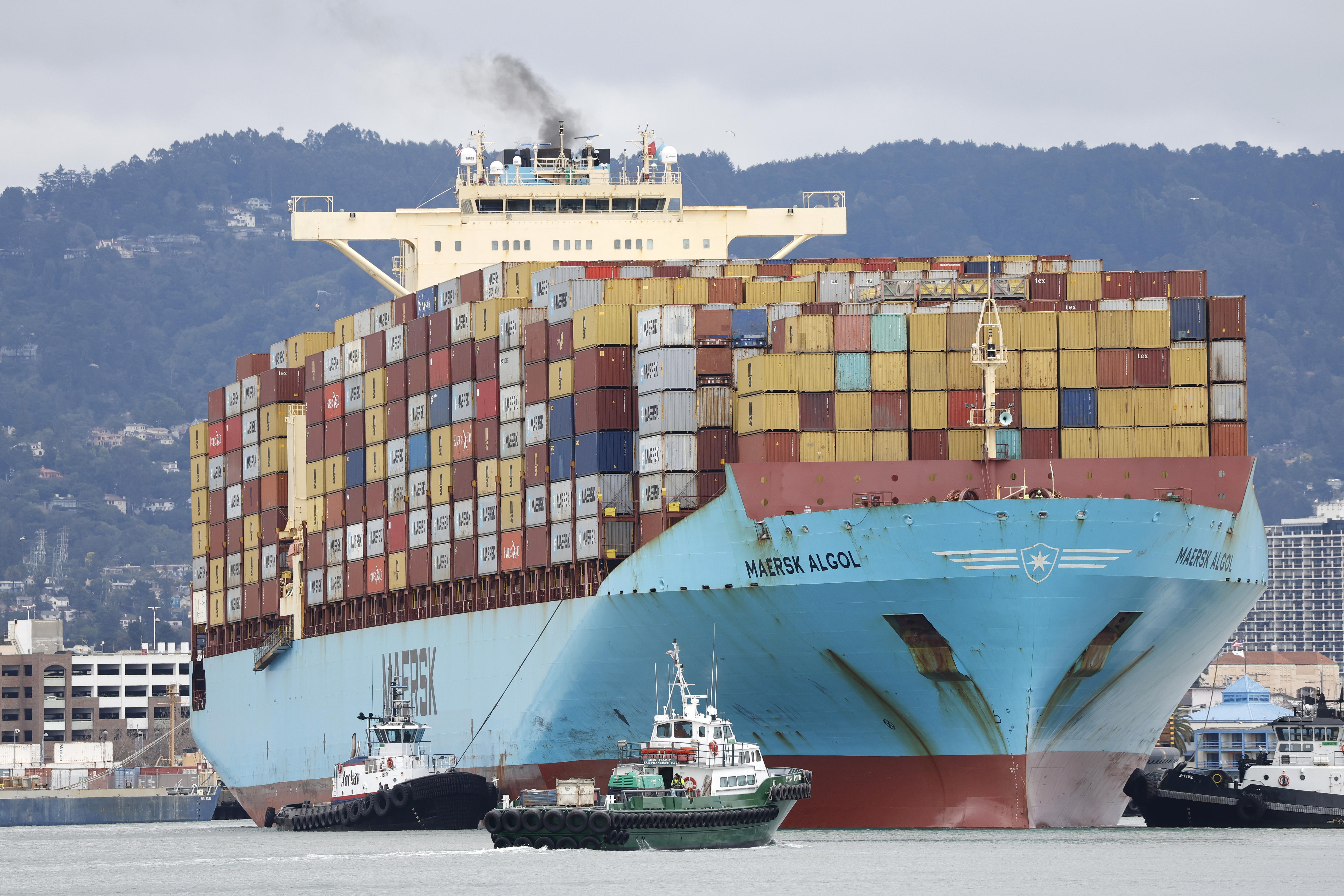 Un barco de contenedores en el puerto de Oakland (California), este mes.