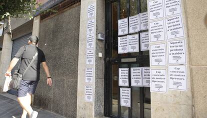 Carteles en la sede de ERC en Tarragona.