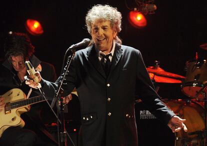Bob Dylan durant una actuació a Los Angeles, el 12 de gener del 2012.
