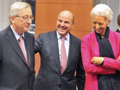 Jean Claude Juncker, Luis de Guindos y Christine Lagarde, antes de la reuni&oacute;n del Eurogrupo.