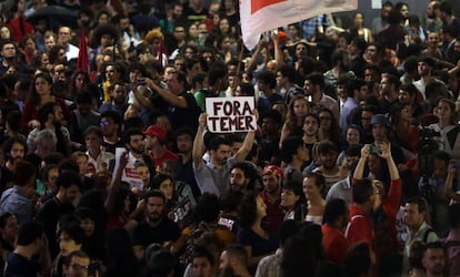 Mais imagens do protesto contra o impeachment no Rio de Janeiro.