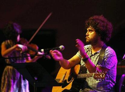 Miguel Ángel Blanca, miembro de Manos de Topo, anoche en el concierto homenaje a Los Planetas.