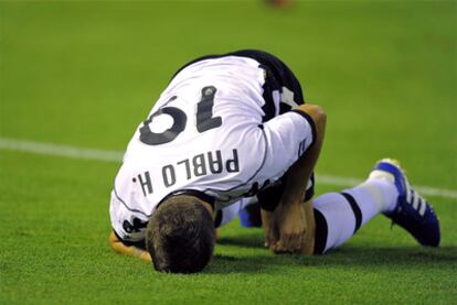 Pablo Hernández, durante el partido ante el Manchester United.