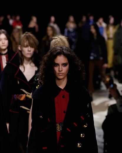 Imagen del desfile de Burberry en la semana de la moda londinense el pasado lunes. La firma británica puso a la venta esta colección justo después del desfile.