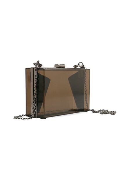 Caja transparente en tono marrón con cadena de Mango (29,99 euros).