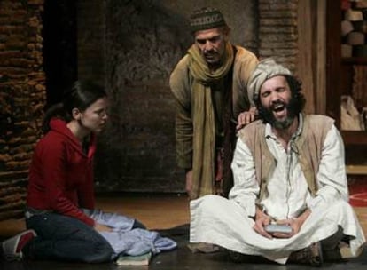 Elena Anaya, Mehdi Ouazzani y Hamid Krim, en una escena de <i>Homebody / Kabul</i>, de Tony Kushner.