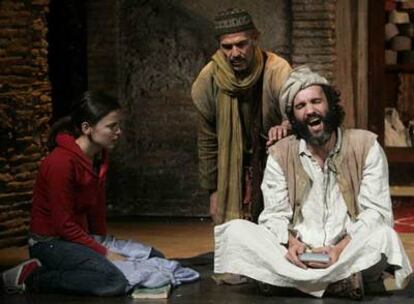 Elena Anaya, Mehdi Ouazzani y Hamid Krim, en una escena de <i>Homebody / Kabul</i>, de Tony Kushner.