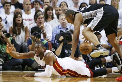 Dwyane Wade y Boris Diaw, en el tercer cuarto del partido.