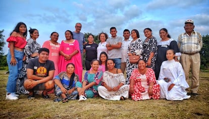 Miembros del grupo Fuerza de Mujeres Wayuu, en junio de 2022, en el primer taller organizado para elaborar el informe ‘Reflexiones de mujeres wayuu frente al cambio climático’.