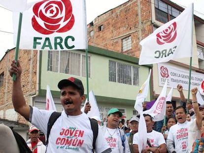 Simpatizantes do partido da ex-guerrilha das FARC no ato de campanha para as eleições legislativas na Colômbia