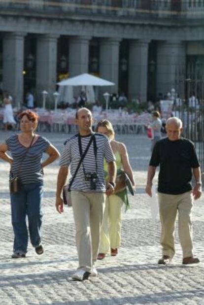 Turistas en la Plaza Mayor de Madrid.