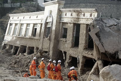 El enorme alud de barro y piedras, provocado por las lluvias torrenciales de los últimos días, ha causado más de 700 víctimas mortales en el noroeste de China