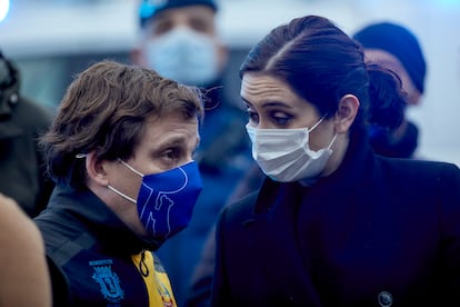 El alcalde de Madrid, José Luis Martínez-Almeida y la presidenta de la Comunidad de Madrid, Isabel Díaz Ayuso, en Madrid, (España), el pasado 20 de enero.