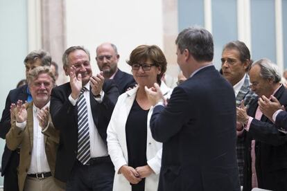 Olga Viza, amb Xavier Vidal-Folch, Miguel Cardenal i Joan Pere Viladecans, al Parlament.