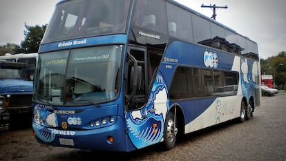 Trovão Azul, o ônibus utilizado pelo Grêmio no ano do rebaixamento.