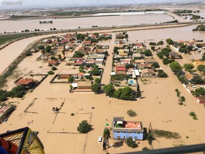 Calles y huertas inundadas en el municipio murciano de Los Alcázares este viernes.
 
 