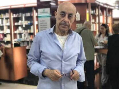 Hilario Martín, en su farmacia.