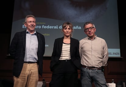 Desde la izquierda, Juan Sisinio Pérez Garzón, Máriam Martinez-Bascuñán y Jordi Amat, este lunes en el Instituto Cervantes.