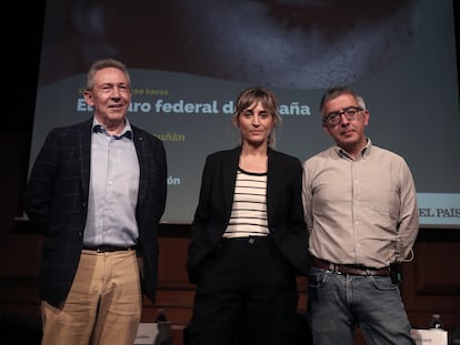 De izquierda a derecha, Juan Sisinio Pérez Garzón, Máriam Martinez-Bascuñán y Jordi Amat, este lunes en el Instituto Cervantes.