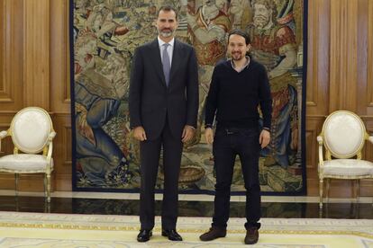 El Rey recibe al líder de Podemos, Pablo Iglesias, en la segunda jornada de su ronda de contactos para buscar candidato a la investidura. 