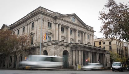 Façana principal de la Llotja de Mar de Barcelona, que acollirà el Consell de Ministres de divendres.