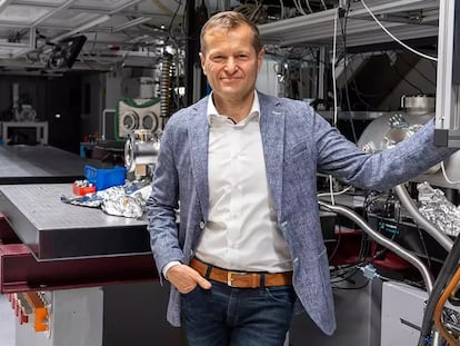 El físico Ferenc Krausz, en su laboratorio del Instituto Max Planck de Óptica Cuántica, en Garching (Alemania).