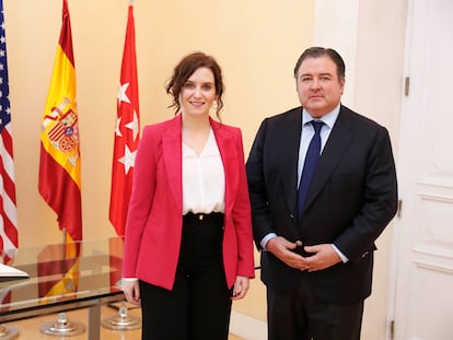 Reunión de Isabel Díaz Ayuso con el embajador de EE UU, Duke Buchan.