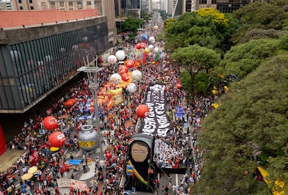 Imagens da avenida Paulista neste sábado, 2 de outubro.