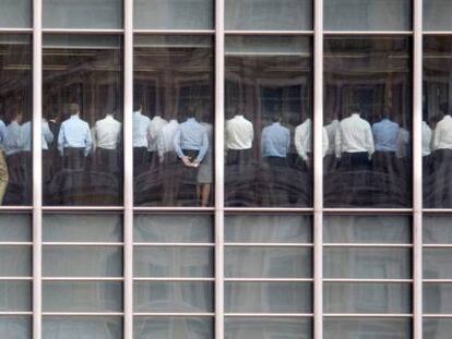 Reunión de emergencia en la sede británica de Lehman Brothers el 11 de septiembre de 2008.