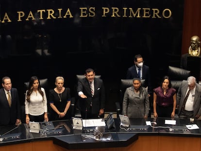 Después de al menos 14 horas  para la selección de la mesa directiva de la Cámara de senadores la planilla final voto por Alejandro Armenta Mier, como presidente.