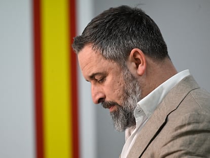 El presidente de Vox, Santiago Abascal, ofrece una rueda de prensa sin preguntas tras conocerse los resultados de las elecciones gallegas, este domingo en la sede del partido en Madrid.