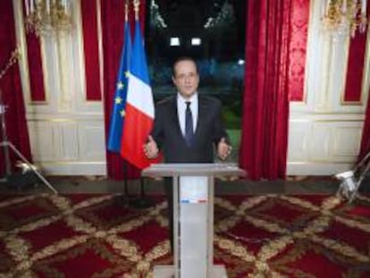 El presidente francés François Hollande da un mensaje por el fin de año desde el palacio del Elíseo en París, Francia hoy 31 de diciembre de 2012.