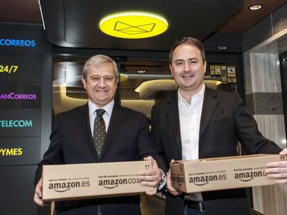 El Presidente de Correos, Javier Cuesta junto con François Nuits, director general de Amazon España.