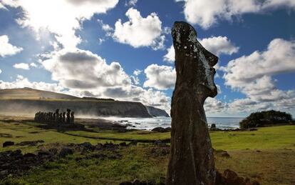 Los misteriosos mo&aacute;is de la isla de Pascua, Chile.