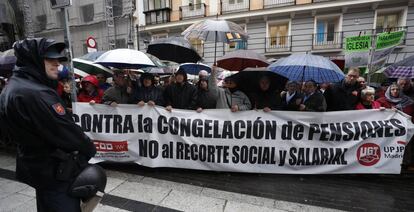 Manifestación de pensionistas frente al Congreso de los Diputados.