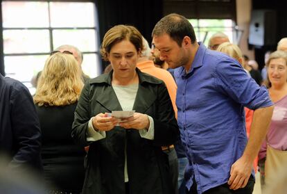 L'alcaldessa de Barcelona, Ada Colau, abans de votar a les eleccions catalanes del 27-S a Barcelona.
