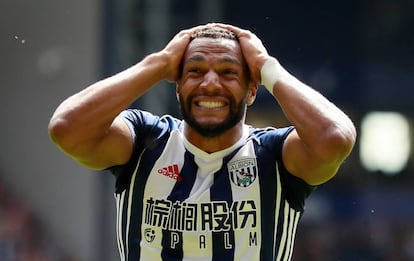 Matt Phillips, del West Bromwich Albion, se lamenta durante el último partido de su equipo.