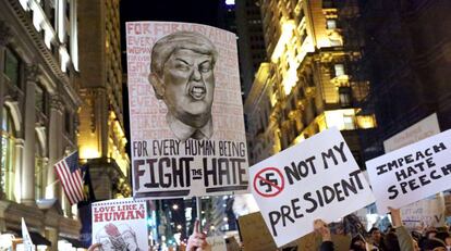 Im&aacute;genes de una protesta contra Trump en Nueva York.