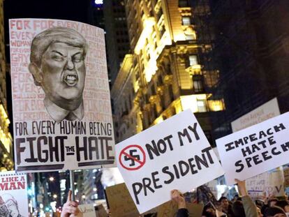 Im&aacute;genes de una protesta contra Trump en Nueva York.