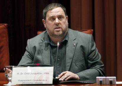 Junqueras a la Comissió d'Economia al Parlament.
