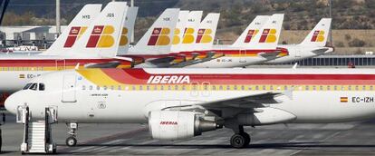 Aviones de Iberia en el aeropuerto de Madrid.