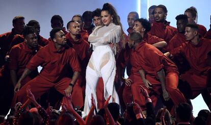 Rosalía, durante su actuación en la última gala de los Grammy.