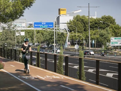 Carril bici que connecta Barcelona i Esplugues.