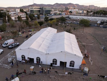 Vista aérea del nuevo refugio habilitado por el INM en Ciudad Juárez.