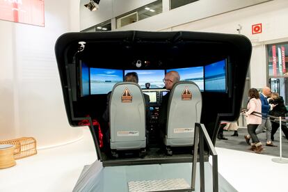 Simulador de avión en el estand de Iberia en Fitur 2023 (pabellón 10).