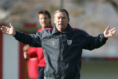 Javier Clemente, durante un entrenamiento del Athletic en Lezama.