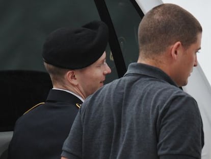 El soldado Bradley Manning es escoltado hasta los juzgados de Fort Meade. 